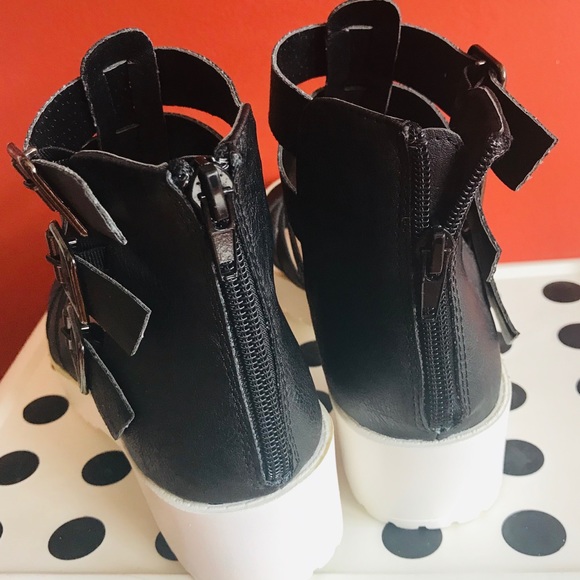 JUSTFAB Black and white Flat sandals - Picture 3 of 4